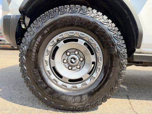 Used 2025 Ford Bronco Badlands AWD/4WD image 2
