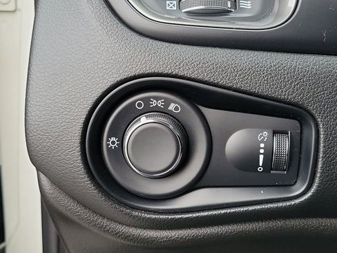 Used 2023 Jeep Renegade Latitude image 7