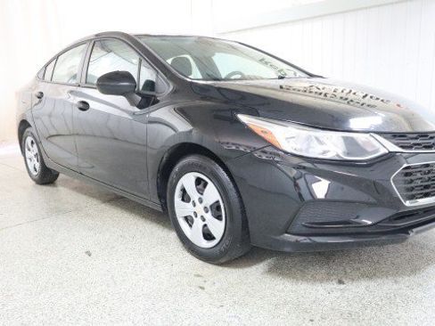 Used 2018 Chevrolet Cruze LS FWD image 5