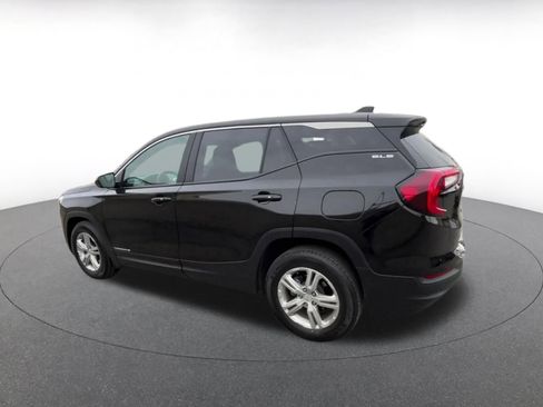 Used 2024 GMC Terrain SLE image 10
