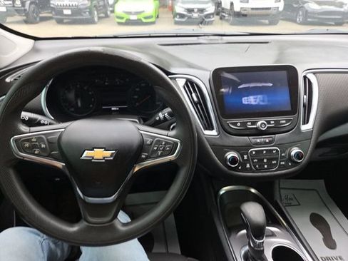 Used 2021 Chevrolet Malibu LT FWD image 27