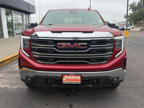 Used 2023 GMC Sierra 1500 SLT w/ SLT Premium Package AWD/4WD image 3