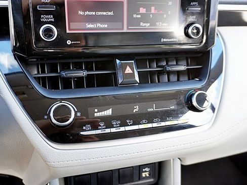 Used 2022 Toyota Corolla Cross L image 28