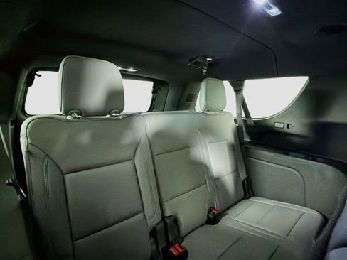 Used 2022 Chevrolet Suburban Z71 w/ Luxury Package AWD/4WD image 29