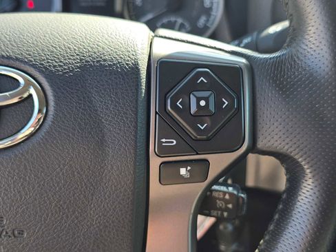 Used 2017 Toyota Tacoma SR5 RWD image 28