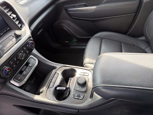 Used 2023 GMC Acadia SLT w/ Elevation Edition FWD image 16