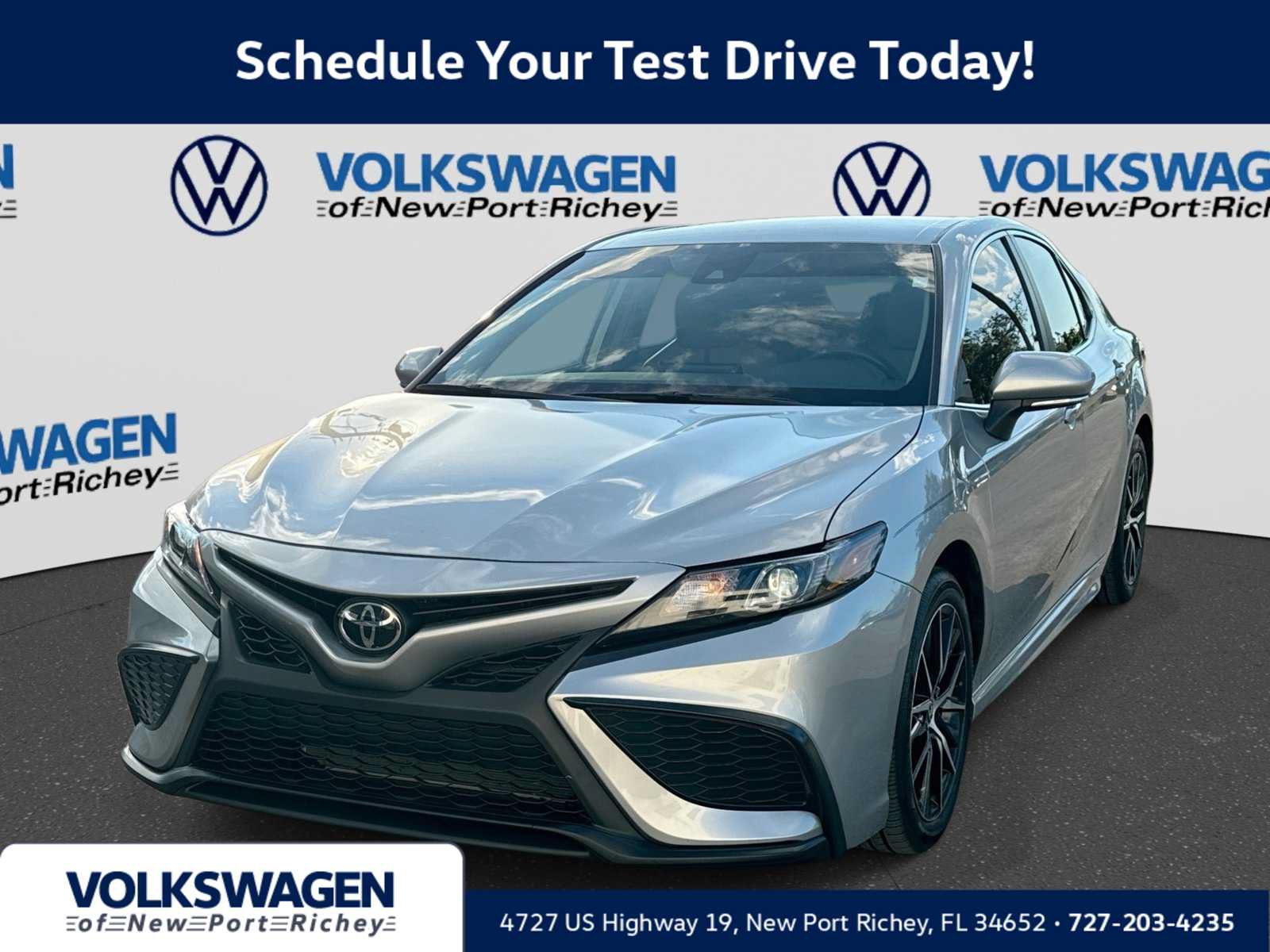 Used 2023 Toyota Camry SE FWD image 1