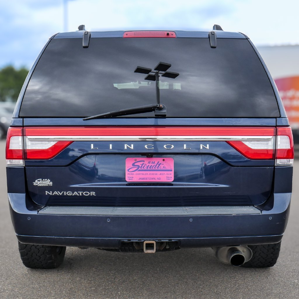Used 2016 Lincoln Navigator Select AWD/4WD image 10