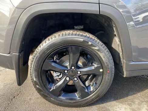 New 2026 Jeep Grand Cherokee Limited w/ Limited Altitude Package AWD/4WD image 18