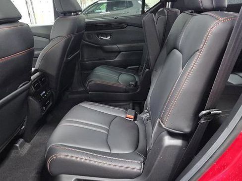 Used 2025 Honda Pilot TrailSport image 8