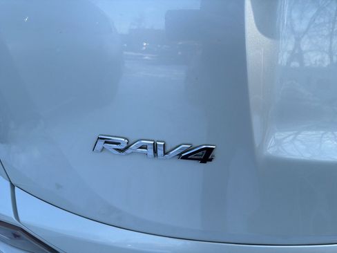 Used 2016 Toyota RAV4 Limited image 10