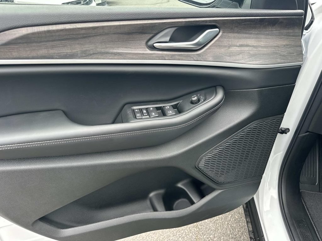 New 2026 Jeep Grand Cherokee L 4WD image 21