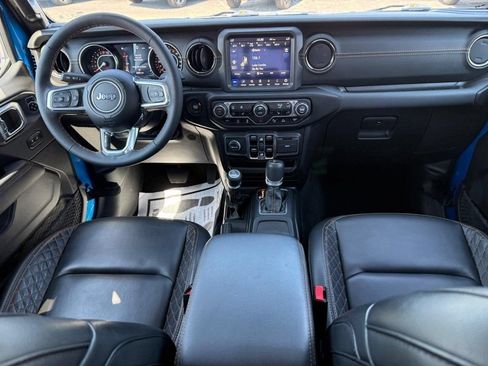 Used 2023 Jeep Gladiator Overland AWD/4WD image 8