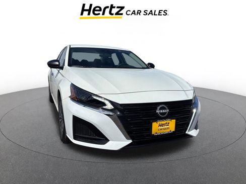 Used 2025 Nissan Altima 2.5 SV FWD image 1