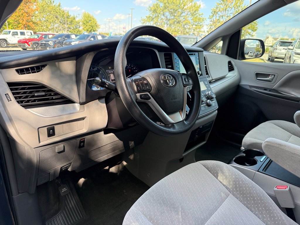 Used 2018 Toyota Sienna LE FWD image 9