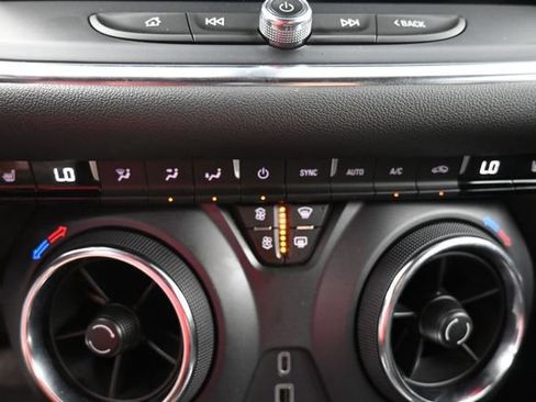 Used 2025 Chevrolet Blazer LT FWD image 25