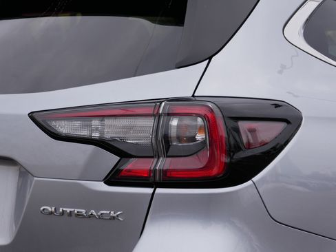 Used 2025 Subaru Outback Premium image 17