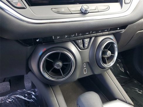 New 2025 Chevrolet Blazer LT image 17