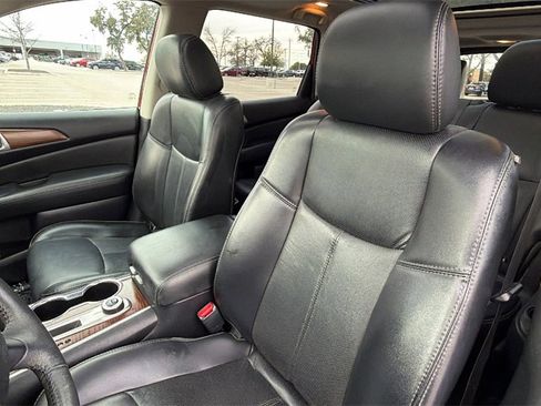 Used 2017 Nissan Pathfinder Platinum image 19