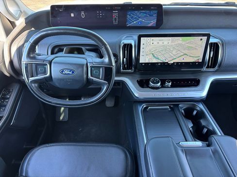 Used 2025 Ford Expedition Platinum AWD/4WD image 4