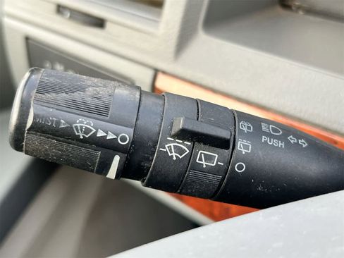 Used 2009 Chrysler Town & Country LX image 23