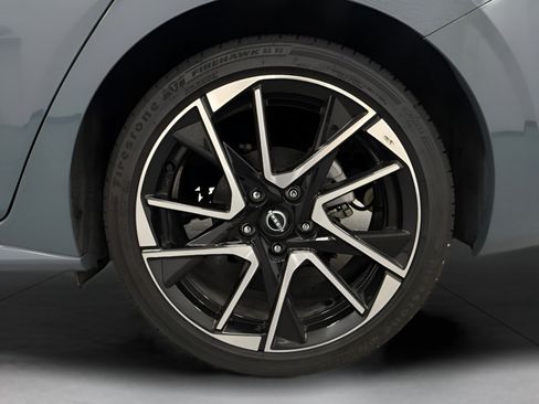 Used 2025 Nissan Sentra SR w/ SR Premium Package FWD image 29