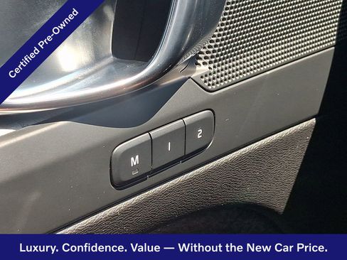 Certified 2025 Volvo XC40 B5 Core AWD/4WD image 22