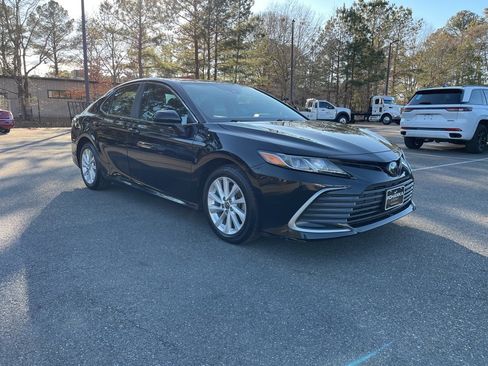 Used 2023 Toyota Camry LE image 4