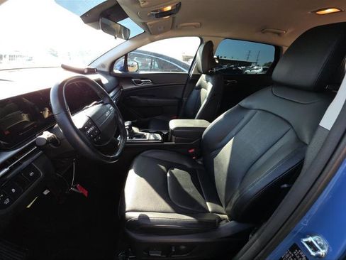 Used 2026 Kia Sportage EX image 3