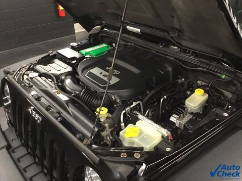 Used 2015 Jeep Wrangler Unlimited Rubicon w/ Connectivity Group image 35