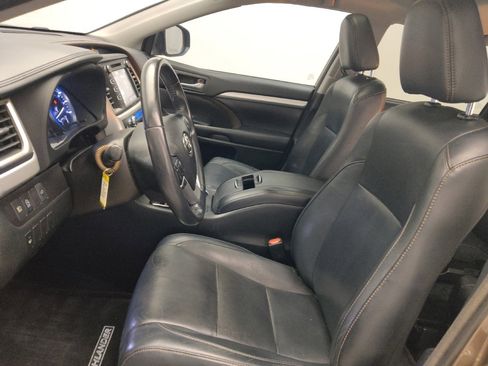 Used 2018 Toyota Highlander XLE FWD image 17
