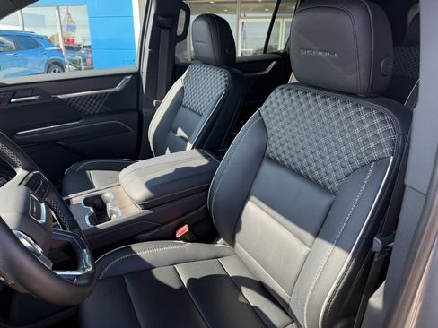 Used 2024 GMC Acadia Denali image 17