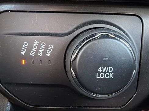 Used 2020 Jeep Renegade Latitude w/ Cold Weather Group AWD/4WD image 30
