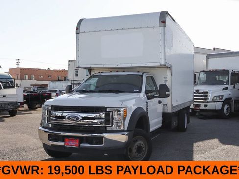 Used 2017 Ford F550 2WD Regular Cab Super Duty image 4
