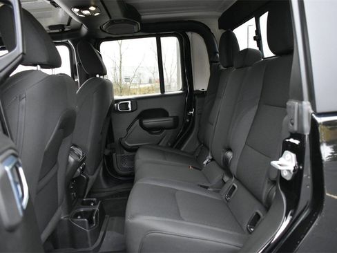 Certified 2022 Jeep Gladiator Willys image 27