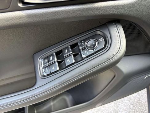 Used 2025 Porsche Macan Turbo image 25