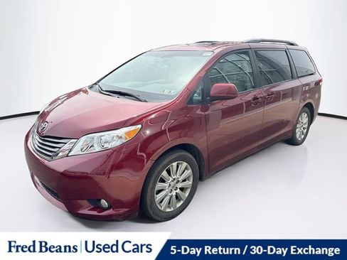 Used 2014 Toyota Sienna XLE image 3