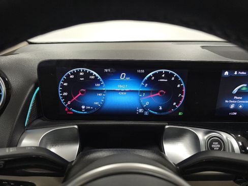 Used 2022 Mercedes-Benz GLB 250 4MATIC image 28