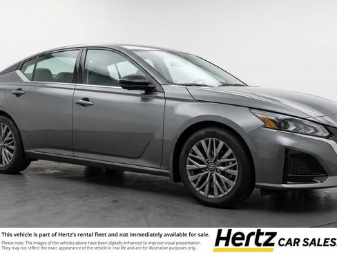 Used 2025 Nissan Altima 2.5 SV FWD image 1