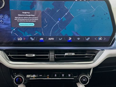 Used 2025 Chevrolet Equinox EV LT image 24