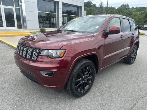 Used 2022 Jeep Grand Cherokee Laredo X AWD/4WD image 4