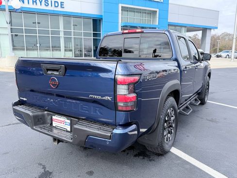 Used 2022 Nissan Frontier PRO-4X image 6