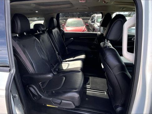 Used 2025 Kia Carnival SX w/ SX Dark Edition Package image 21