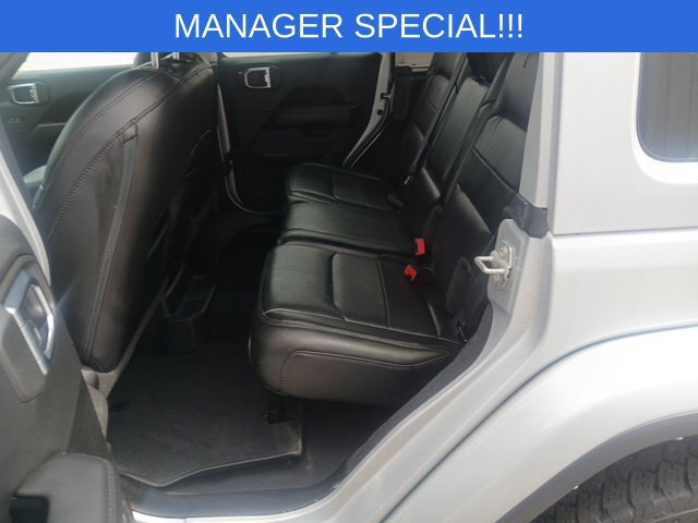 Used 2023 Jeep Wrangler Unlimited Sahara AWD/4WD image 13