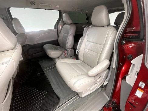 Used 2017 Toyota Sienna XLE Premium w/ Cargo Management Package FWD image 20