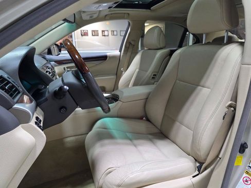 Used 2013 Lexus LS 460 w/ Comfort Pkg RWD image 15