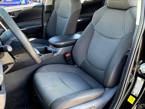 Used 2024 Toyota RAV4 XLE w/ Convenience Package image 18