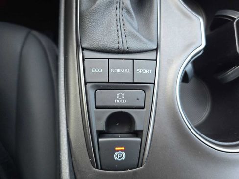 Used 2024 Toyota Camry SE AWD/4WD image 33