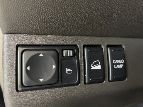 Used 2017 Nissan Frontier SV w/ SV Value Truck Package AWD/4WD image 12