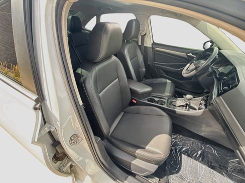 Used 2019 Volkswagen Jetta SE w/ Cold Weather Package FWD image 31